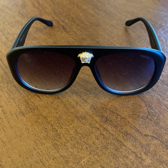 Women’s Black Designer Sunglasses - Picture 6 of 6